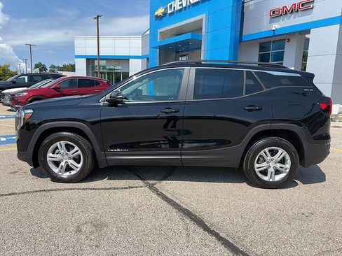 Used 2024 GMC Terrain SLE w/ Driver Convenience Package AWD/4WD image 3