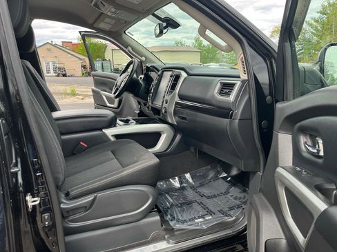 Used 2017 Nissan Titan SV AWD/4WD image 15