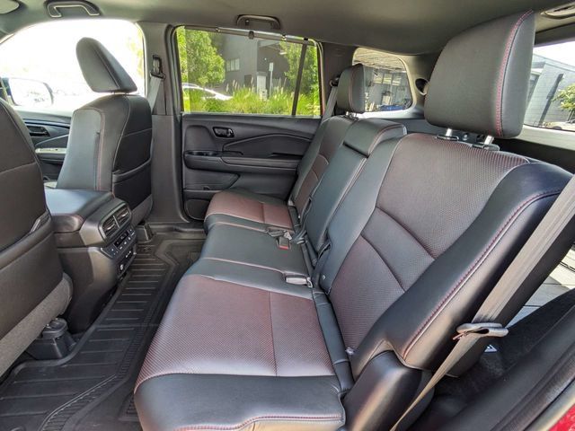 Used 2025 Honda Passport Black Edition image 15