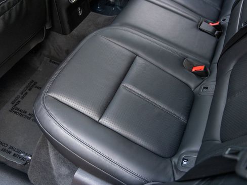 Certified 2025 Porsche Macan image 39