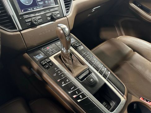 Used 2016 Porsche Macan Turbo image 22