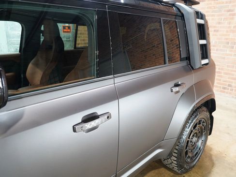 Used 2025 Land Rover Defender 110 image 36