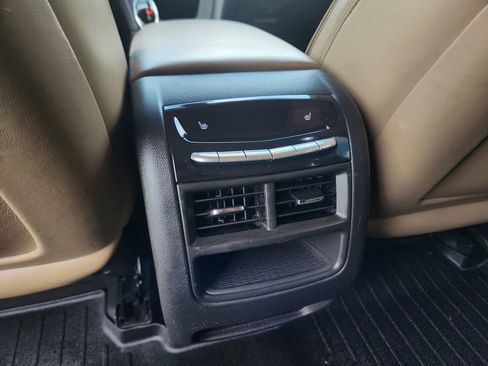 Used 2017 Cadillac XT5 Platinum AWD/4WD image 23