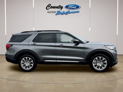New 2025 Ford Explorer Active w/ Active Comfort Package image 25