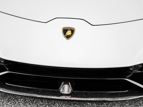 Used 2018 Lamborghini Huracan Performante AWD/4WD image 46