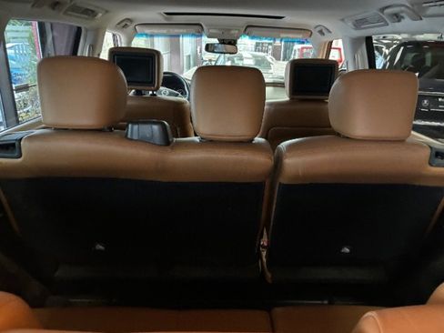 Used 2017 Nissan Armada Platinum w/ Interior Lighting Package RWD image 12