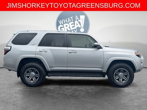 Used 2018 Toyota 4Runner SR5 AWD/4WD image 2