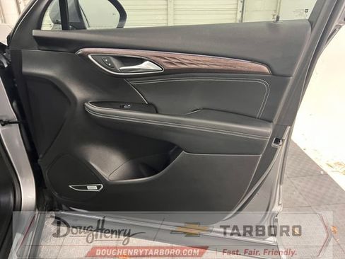 Used 2021 Buick Envision Avenir w/ Technology Package II FWD image 38