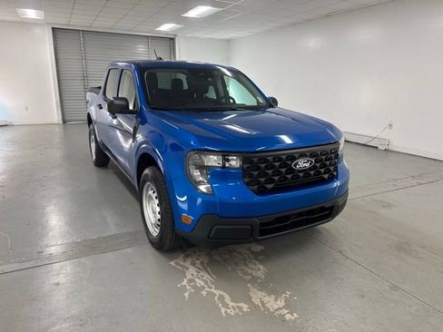 New 2025 Ford Maverick XL image 3