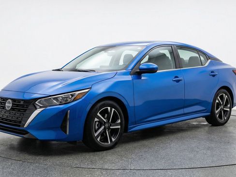 Used 2025 Nissan Sentra SV image 3