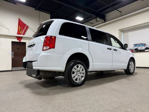 Used 2019 Dodge Grand Caravan SE FWD image 6