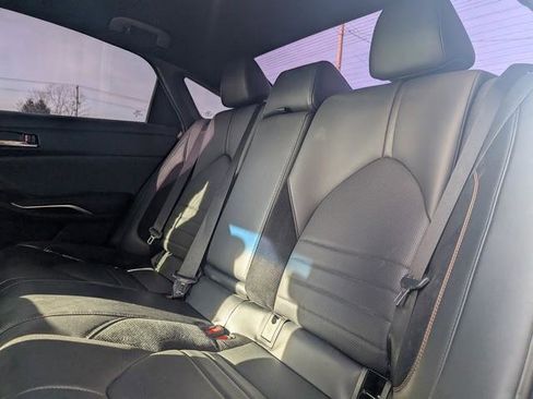 Used 2022 Toyota Avalon XSE image 19