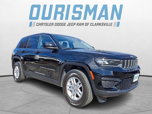 Used 2023 Jeep Grand Cherokee Laredo image 1