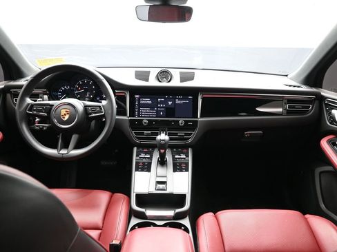 Used 2023 Porsche Macan image 18