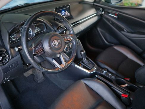 Used 2019 Toyota Yaris XLE image 14