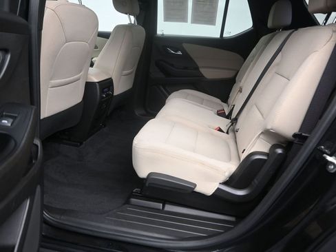 Used 2023 Chevrolet Traverse LS FWD image 15