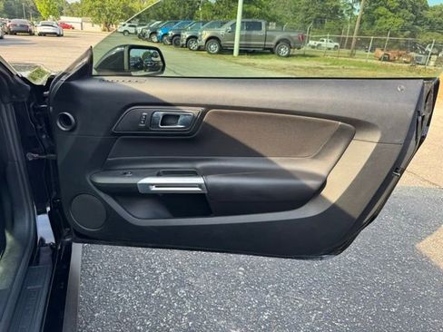 Used 2017 Ford Mustang GT RWD image 9