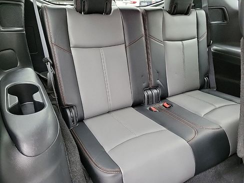 Used 2020 Nissan Pathfinder SL image 16