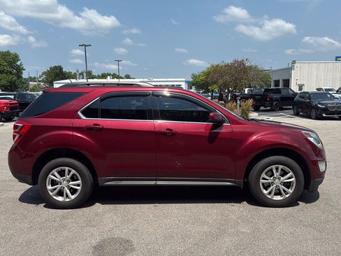 Used 2017 Chevrolet Equinox LT FWD image 2