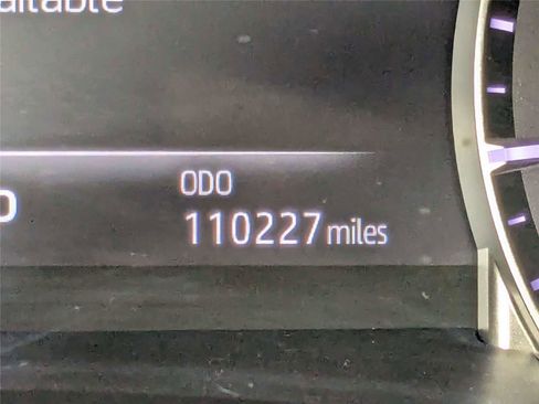 Used 2022 Toyota Highlander XLE FWD image 22