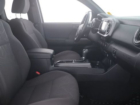 Used 2017 Toyota Tacoma SR5 AWD/4WD image 29