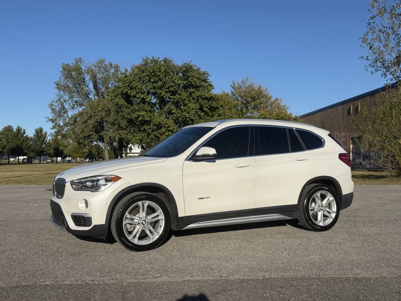 Used 2017 BMW X1 xDrive28i AWD/4WD image 1