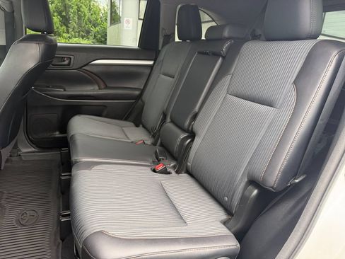Used 2015 Toyota Highlander LE FWD image 22