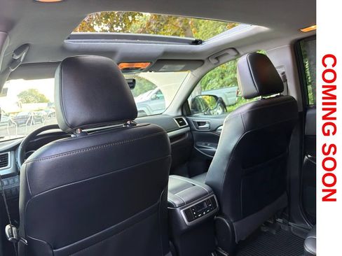 Used 2019 Toyota Highlander XLE AWD/4WD image 11