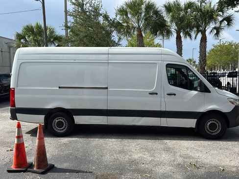 Used 2021 Freightliner Sprinter 2500 RWD image 6