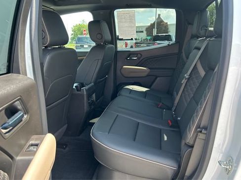 Used 2026 GMC Canyon Denali AWD/4WD image 10