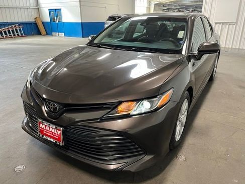 Used 2018 Toyota Camry LE FWD image 7