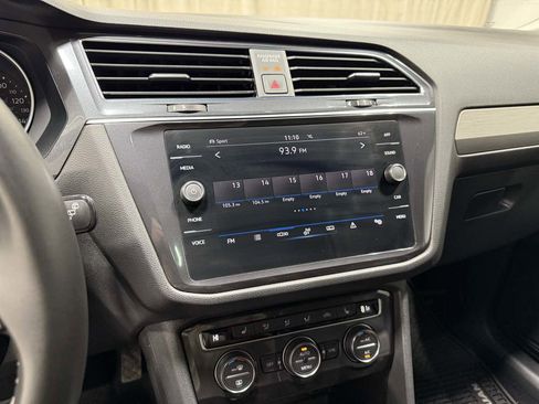 Used 2021 Volkswagen Tiguan SE w/ Panoramic Sunroof Package image 30