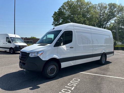New 2025 Mercedes-Benz Sprinter 4500 image 5