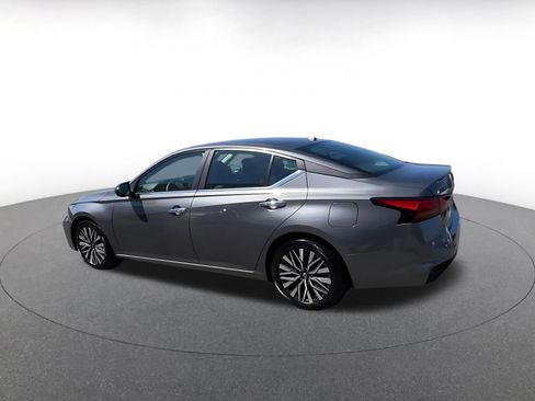 Used 2025 Nissan Altima 2.5 SV image 10