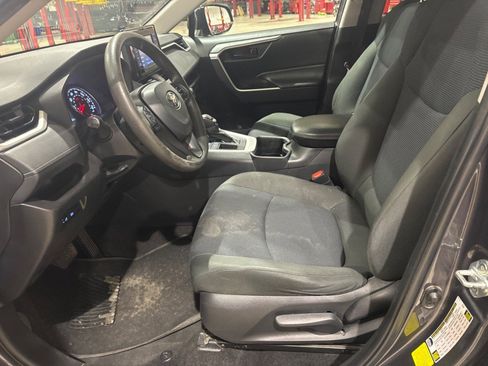 Used 2022 Toyota RAV4 LE image 3