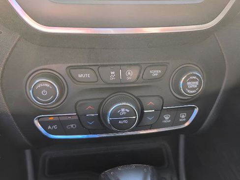 Used 2022 Jeep Cherokee Latitude Lux AWD/4WD image 14