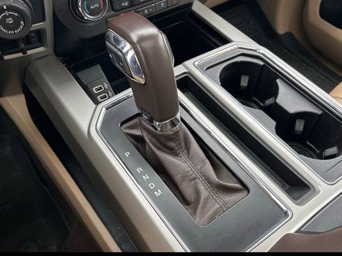 Used 2019 Ford F150 Lariat image 32