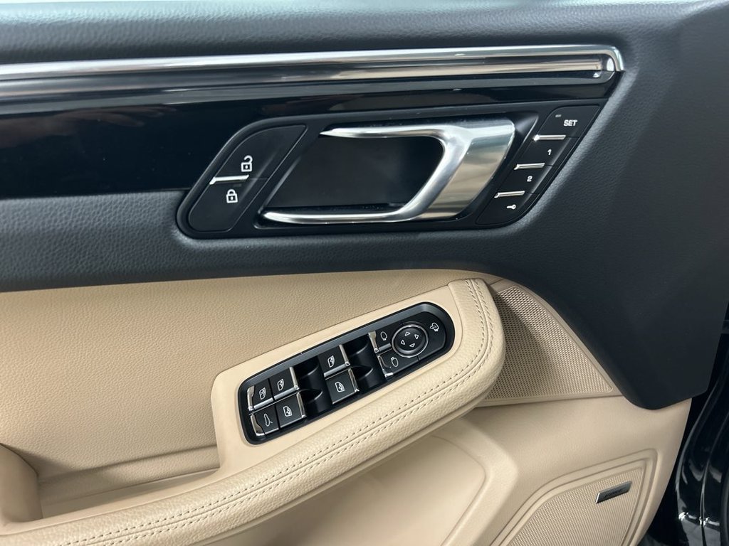 Used 2026 Porsche Macan AWD/4WD image 11