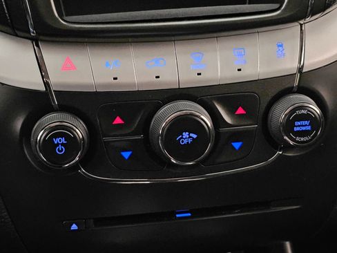 Used 2019 Dodge Journey SE w/ Premium Group image 21