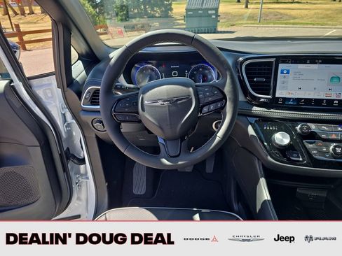 New 2026 Chrysler Pacifica Limited AWD/4WD image 13