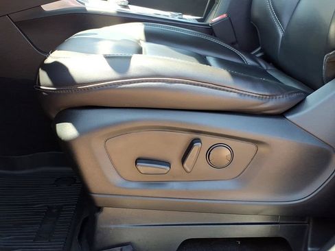 Used 2021 Ford Explorer XLT w/ Equipment Group 202A AWD/4WD image 16