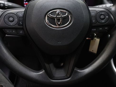 Used 2021 Toyota RAV4 LE image 19
