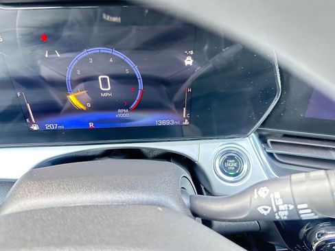 Used 2025 Chevrolet Trax LT image 40