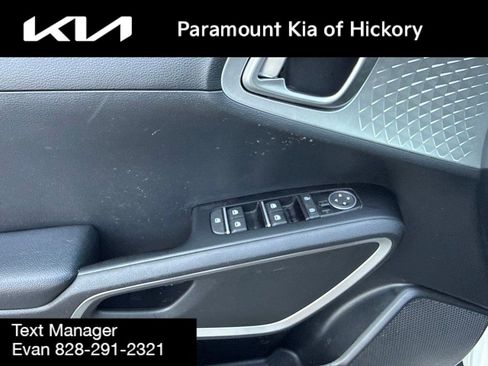 Used 2023 Kia Soul LX FWD image 14