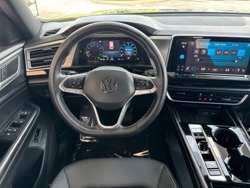 Used 2025 Volkswagen Atlas Cross Sport SE FWD image 8
