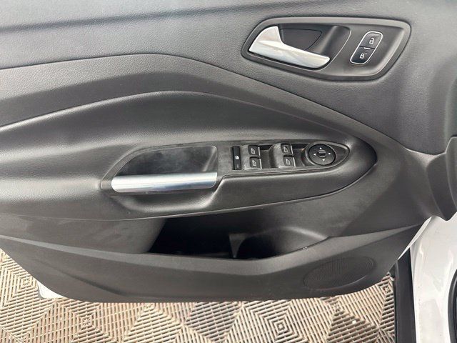 Used 2017 Ford Escape SE w/ SE Leather Comfort Package FWD image 18