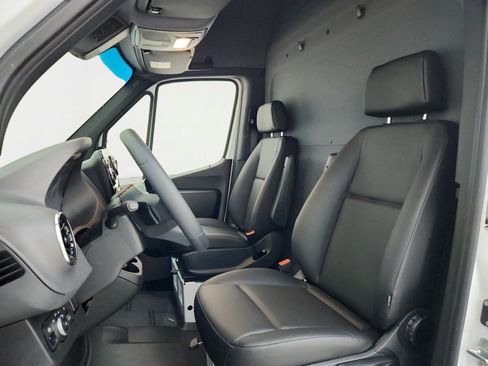 New 2025 Mercedes-Benz eSprinter 170 Cargo image 17