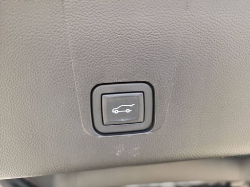Used 2023 Chevrolet Traverse RS AWD/4WD image 22