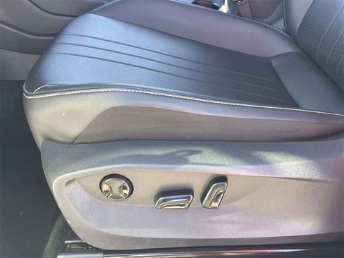 Used 2024 Volkswagen Tiguan SE image 24