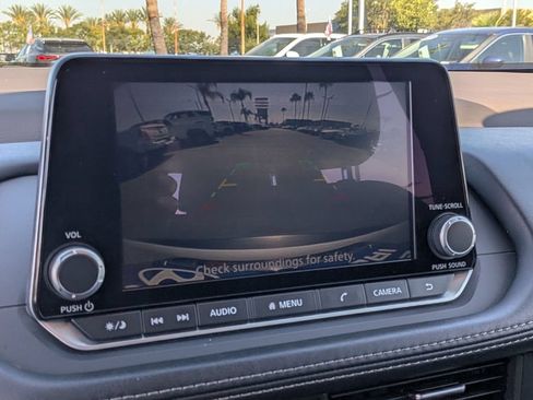 Used 2023 Nissan Rogue SV FWD image 22